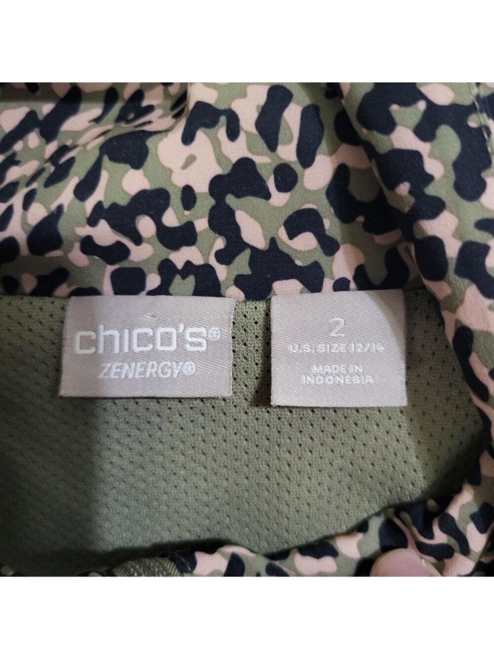 Chico's Zenergy Women's SZ 2/LG Cheetah Animal Print Anorak Jacket Green Pink - Picture 4 of 9